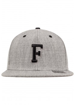 Шапка с козирка в сив и черен цвят Letter Snapback F Шапка с козирка в сив и черен цвят Letter Snapback F