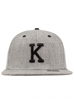 Шапка с козирка в сив и черен цвят Letter Snapback K Шапка с козирка в сив и черен цвят Letter Snapback K