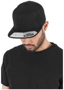 Шапка с козирка в черно 110 Fitted Snapback Шапка с козирка в черно 110 Fitted Snapback