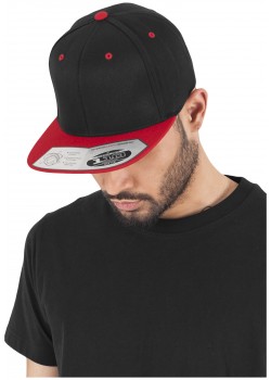 Шапка с козирка в черно 110 Fitted Snapback Шапка с козирка в черно 110 Fitted Snapback