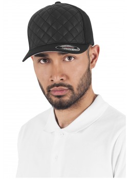 Шапка с козирка в черен цвят Diamond Quilted Flexfit Шапка с козирка в черен цвят Diamond Quilted Flexfit