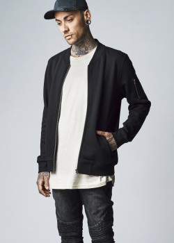 Мъжко яке, тип бомбър Urban Classics в черен цвят Мъжко яке, тип бомбър Urban Classics в черен цвят