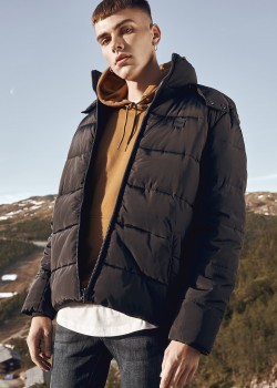 Мъжко зимно яке Urban Classics в черен цвят Мъжко зимно яке Urban Classics в черен цвят