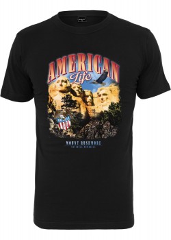 Мъжка тениска в черен цвят Mister Tee American Life Mount Roushmore  Мъжка тениска в черен цвят Mister Tee American Life Mount Roushmore