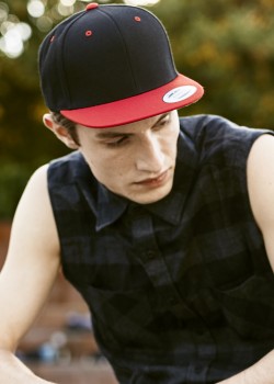 Шапка с козирка в черно Mister Tee Classic Snapback 2-Tone