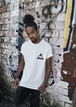 Бяла мъжка тениска Mister Tee Triangle