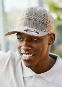 Шапка с козирка в цвят каки Flexfit Glen Check 