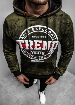 Суичър в зелен цвят с надпис в предната част 